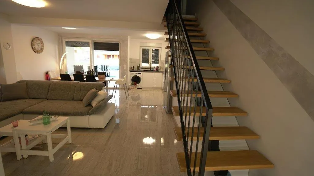 Villa Lana Nin 0*,